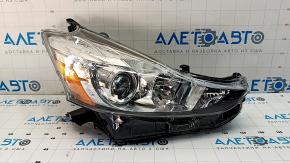 Фара передняя правая Toyota Prius V 15-17 рест галоген