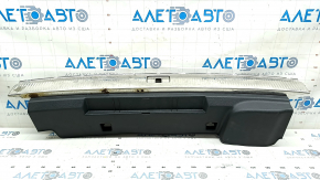 Накладка проема багажника Audi Q7 16-26 серая с хромом, царапины, ржавчина