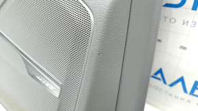 Обшивка двери карточка задняя левая Audi Q7 16-19 кожа серая BOSE, вставка кожа серая, молдин под темное дерево и черный глянец, подлокотник кожа серая, с ручкой и накладками, примятость, тычка