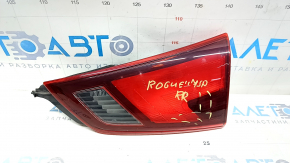 Фонарь внутренний дверь багажника правый Nissan Rogue Sport 17-19 царапины