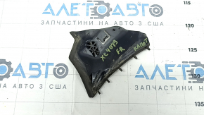 Уплотнитель капота задний правый Volvo XC40 19-26 на капоте