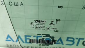 Стекло двери передней правой Volvo XC40 19-26 царапина