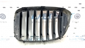 Решетка радиатора grill правая BMW X3 G01 18-21 ноздря, обрамление+ хром решетка, песок, царапины