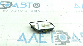 Кнопка центрального замка передняя правая Mercedes C-class W205 15-21 бежевая