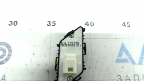 Кнопка центрального замка передняя правая Mercedes C-class W205 15-21 бежевая