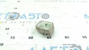 Кнопка открывания крышки багажника салонная Mercedes C-class W205 15-18 бежевый корпус
