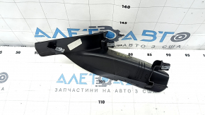Накладка задней стойки левая под ремень Volvo XC40 19-26 черная верхняя часть