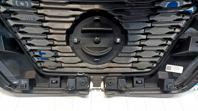 Решетка радиатора grill Nissan Rogue 18-20 под камеру, без радара, с эмблемой, korea built