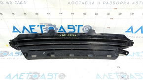 Нижняя накладка заднего бампера центральная Mercedes C-class W205 15-21 трещина