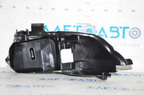 Кронштейн фары правый Audi Q7 4L 10-15