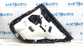 Обшивка двери карточка задняя левая BMW X5 G05 19-23 кожа schwarz/ELFENBEINWEISS без шторки, вставка под дерево Fineline Stripe, подлокотник кожа бежевая, с ручкой и накладками, примята, тычка