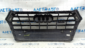 Решетка радиатора grill Audi Q5 80A 18-20 в сборе, с эмблемами, хром, под парктроники, песок