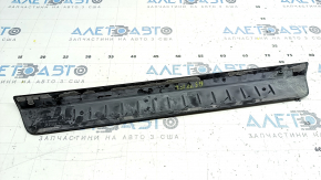 Накладка порога внешняя передняя левая Audi Q5 80A 18-24 черная с хромом, царапины