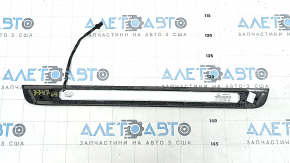 Накладка порога внешняя передняя левая Audi A6 C7 12-18 черная, с хромом, с подсветкой, коррозия, царапины