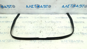 Уплотнитель капота передний Mazda CX-5 17-24