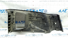 Накладка задней стойки багажника левая Jeep Renegade 15-17 черная, с заглушками, царапины