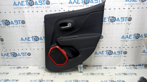 Обшивка двери карточка задняя правая Jeep Renegade 15-22 TRH черная с черной вставкой, подлокотник кожа черный, накладка динамика красная , с ручкой, царапины