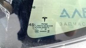 Форточка глухое стекло задняя левая Tesla Model Y 20-25 черный молдинг