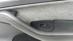 Cartelă de ornamente uși față dreapta Tesla Model Y 20-25 piele neagră, turnare din lemn, inserție Alcantara, cu control de ridicare a geamului și buton de deschidere a ușii, ornament negru mat, zgâri