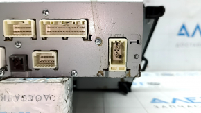 Монитор, дисплей Toyota Prius V 12-15 дорест, царапина