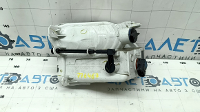 Поворотник правый Ford Escape MK3 17-19 рест, белый с птф, песок, сломано крепление