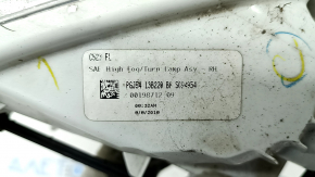 Поворотник правый Ford Escape MK3 17-19 рест, белый с птф, песок, сломано крепление