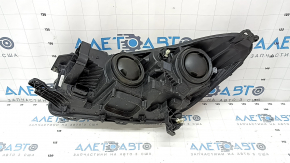 Фара передняя правая голая Ford Escape MK3 17-19 рест галоген светлая, песок, царапины
