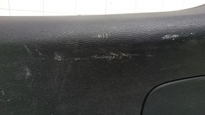 Обшивка двери багажника Jeep Cherokee KL 19-22 черная, структура, потерта, царапины