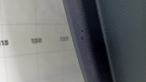 Обшивка двери карточка передняя левая Jeep Cherokee KL 19-22 черная, с черной вставкой кожа, подлокотник кожа, серый молдинг, под память сидений, с ручкой, потертости, царапины
