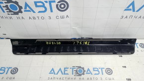 Накладка порога внешняя передняя правая Audi Q5 80A 18-24 черная с хромом, царапины