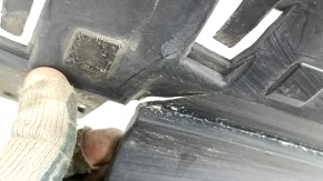 Bara fata partea inferioara goala sub captuseala Jeep Grand Cherokee WK2 17-21 structura, fisura, zgarieturi