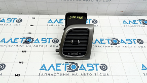 Дефлектор воздуховода торпеды правый Jeep Grand Cherokee WK2 14-18 с серебряной накладкой, трещины в креплении, сломано крепление