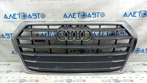 Решетка радиатора grill Audi Q5 80A 18-20 в сборе, с эмблемами, хром, под парктроники, песок