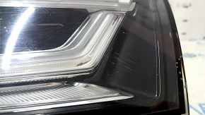 Фара передняя правая в сборе Audi Q5 80A 18-20 LED, царапины, нет одного крепления