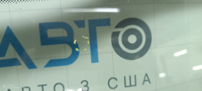 Лобовое стекло Audi Q7 16-19 под камеру и датчик дождя, под проекцию, без подогрева, песок, царапины