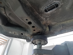 Четверть передняя правая Ford Escape MK3 17-19 рест, на кузове, графит, ржавая, тычка