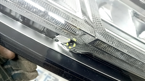 Фара передняя правая в сборе Audi Q7 16-19 LED, песок, потерта, полез лак