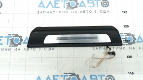 Накладка порога задняя левая внешняя Audi Q7 16-26 черная с хромом, подсветка, царапины, вмятины