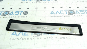 Накладка порога задняя правая внешняя Lexus ES300h ES350 13-18 хром, царапины