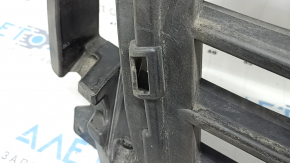 Каркас решетки радиатора grill Audi Q7 16-19 сломаны крепления