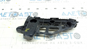 Крепление переднего бампера левое Toyota Prius V 12-17 сломаны защелки
