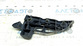 Крепление переднего бампера правое Toyota Prius V 12-17 сломаны защелки