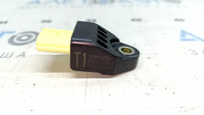 Датчик подушки безопасности задний правый Toyota Prius V 12-17