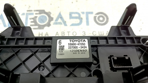 Управление климат-контролем Toyota Prius V 12-17 царапины