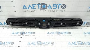 Решетка радиатора grill верхняя со значком Subaru Forester 17-18 SJ песок, тычки, трещины в значке