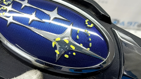 Решетка радиатора grill верхняя со значком Subaru Forester 17-18 SJ песок, тычки, трещины в значке