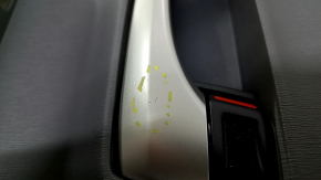 Garnitura portiera spate dreapta Toyota Prius V 12-14 gri inchis, inserare piele gri inchis, sub JBL, zgarieturi, stricate, pentru curatare chimica