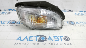 Поворотник правый Toyota Prius V 12-14 дорест, песок, царапины