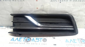 Решетка переднего бампера боковая левая VW Passat b8 16-19 USA без птф, песок