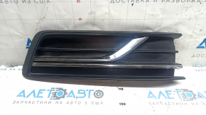 Решетка переднего бампера боковая правая VW Passat b8 16-19 USA без птф, песок, сломано крепление